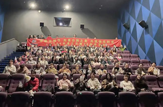 春景与你们都是这世界最好的景致，节日欢乐！